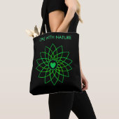 Groen Hart Mandala op Zwarte Tote Tas (Dichtbij)