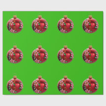 groen inpakpapier voor rode Ornamenten