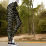 Groen lederen patroon op zwart leggings<br><div class="desc">Dit de stijlontwerp van de natuur kenmerkt een groen tak en bladpatroon op een zwarte achtergrond.</div>