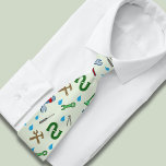Groen loodgietersberoep | Loodgieter Papa Stropdas<br><div class="desc">Het mannen stropdas is geïnspireerd op de uitrusting van loodgieters en is een doordacht geschenk aan het cadeau van een vader, grootvader of oom die in het loodgietersberoep werkt. Het ontwerp toont verschillende gereedschappen en symbolen van loodgieters, zoals moersleutels, pijpen, plunjers en kranen. De ingewikkelde details van deze onderdelen voegen...</div>