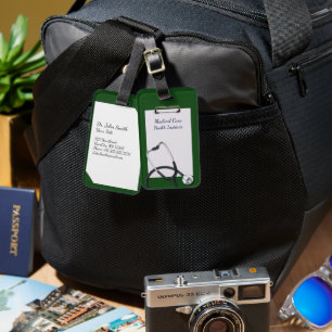 Groen medisch klembord met stethoscoop bagagelabel