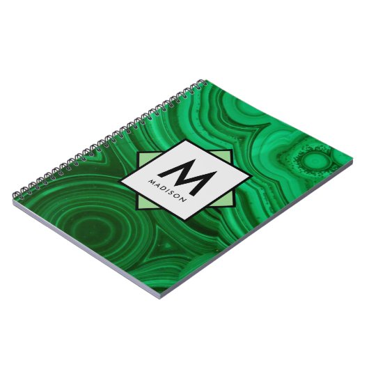 Groen mineraal ontwerp met naam en monogram op notitieboek (Linkerzijde)