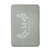 Groen Modern Elegant Bloemmonogram Familienaam Badmat (Voorkant Verticaal)