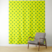 Groen op geel stippen patroonontwerp wandkleed (In situ)