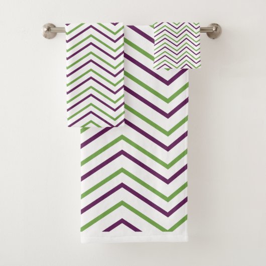 Groen Paarse Chevron Stripe Patroon Bad Handdoek (Insitu)