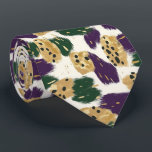 Groen Paarse gouden penseelstreken Patroon Stropdas<br><div class="desc">De Green Paarse Gold Brushstrokes Pattern Stropdas is een gewaagd accessoire dat een vleugje artistieke flair toevoegt aan elke outfit. Met zijn levendige mix van groene, paarse en gouden penseelstreekpatronen brengt dit stropdas een scheppingselement en sophisticatie in uw garderobe. De luxueuze kleuren zijn perfect voor het maken van een statement...</div>