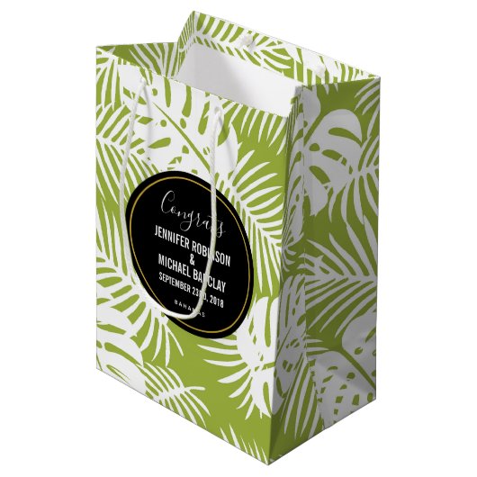 Groen palm Leaf Tropical Pattern Wedding Congrats Medium Cadeauzakje (Voorkant Gekanteld)