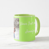 Groen personaliseer de Mok van de Coffee van het M (Voorkant rechts)