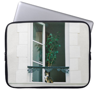 GROEN PLANT OP WITTE VENSTER LAPTOP SLEEVE