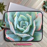 Groen Roze Cactus Sappige Foto Vet Stijlvol Laptop Sleeve<br><div class="desc">Droom van zonnige dagen en een zomertuin wanneer je deze prachtige roze-tipped, mintgroen, bloeiende cactus foto neopreen laptop sleeve gebruikt. Deze laptophoes is verkrijgbaar in drie formaten: 15, 13 en 10 inch. Maakt een geweldig cadeau voor iemand speciaal! U kunt deze hoes van neopreen laptop eenvoudig personaliseren. Stuur me een...</div>