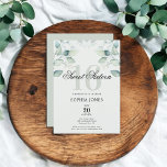 Groen Rustiek Elegant Sweet 16 Kaart<br><div class="desc">Vier een mijlpaal verjaardag met onze prachtige Sweet Sixteen uitnodiging. Versierd met een prachtige waterverf eucalyptusillustratie bovenaan, combineert deze uitnodiging rustieke charme met elegantie. De kop "Sweet Sixteen" is sierlijk geschreven in elegant schrift, met een overlay van het gedurfde, lange serienummer "16." Perfect om de toon te zetten voor een...</div>