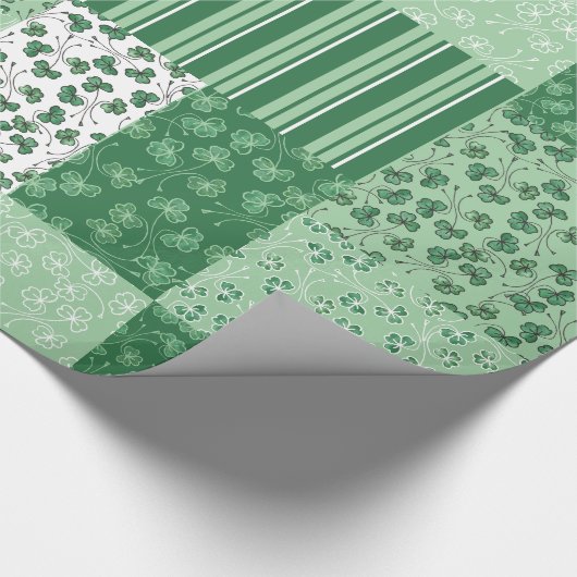 Groen Shamrocks Faux Patchwork Verpakkingsdocument Cadeaupapier (Hoek)