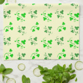 Groen Shamrocks Patroon op Cream Kitchen Towel Theedoek (Gevouwen)