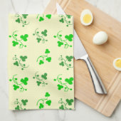 Groen Shamrocks Patroon op Cream Kitchen Towel Theedoek (Quarter Fold)