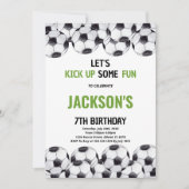 Groen sportveld thema voor kinderfeestje kaart (Voorkant)