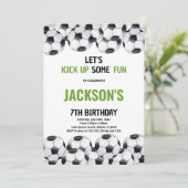 Groen sportveld thema voor kinderfeestje kaart (Staand voorkant)