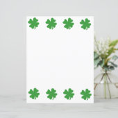 Groen vier blad klaver papier blad (Staand voorkant)