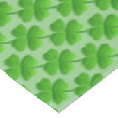 Groen vierledig klaverpatroon op kalkgroen tafelkleed (Gekanteld)