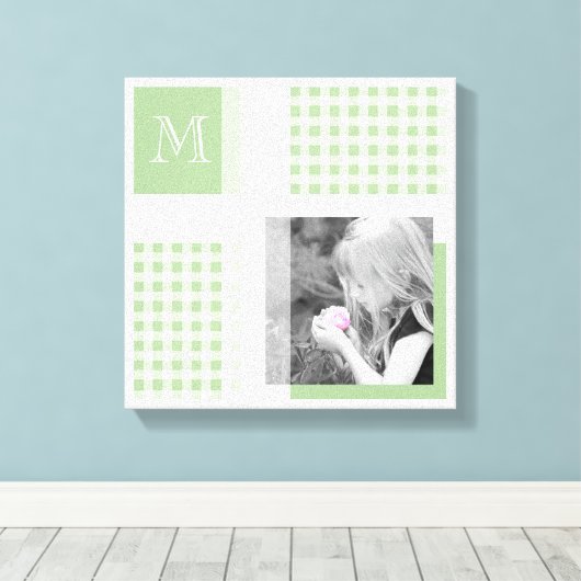 Groen voeg je foto Gingham Modern Monogram toe Canvas Afdruk (Insitu (Houten vloer))