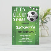 Groen Voetbal Verjaardag uitnodiging (Staand voorkant)