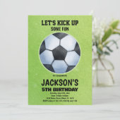 Groen Voetbal Vloer Voetbal Verjaardag Uitnodiging (Staand voorkant)