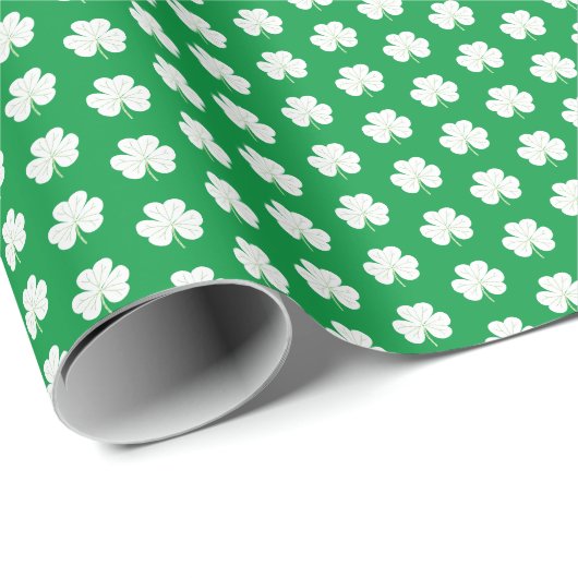 Groen Wit Elegant Iers Shamrock Klaverpatroon Cadeaupapier (Rol Hoek)