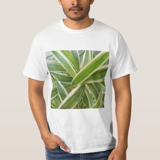 Groen & Wit Gearceerd Bloemblad Botanisch Ontwerp T-shirt (Voorkant)