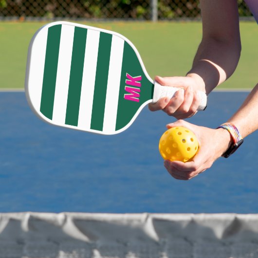 Groen-wit gestreept patroon monogram pickleball paddle (Insitu)