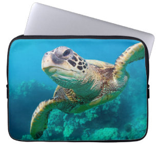 Groen Zee schildpad zwemt over koraalrif Hawaii Laptop Sleeve