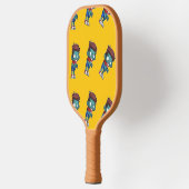 Groen zombie-kind op sinaasappel pickleball paddle (Links)