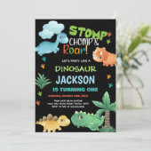 Groen Zwart Dinosaurus Verjaardag Uitnodigingen (Staand voorkant)