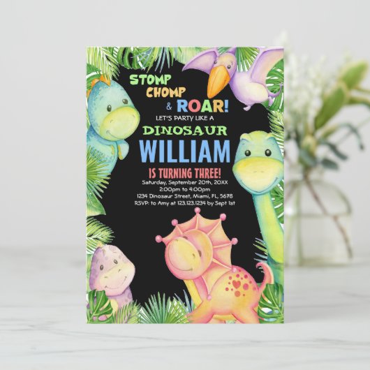 Groen Zwart Dinosaurus Verjaardag Uitnodigingen (Staand voorkant)