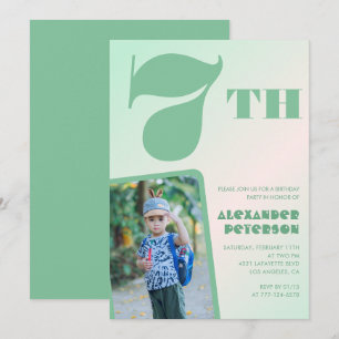 Groene 7e verjaardag uitnodigingen Kleurrijke foto