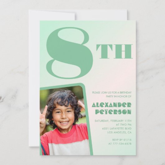 Groene 8e verjaardag uitnodigingen Kleurrijke foto (Voorkant)
