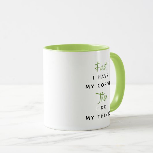 Groene aangepaste tekst Eerst heb ik mijn koffie Mok (Voorkant rechts)