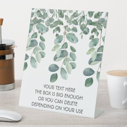 Groene achtergebleven eucalyptusbladeren. Stijl: O Reclamebord Met Voetstuk (Insitu)