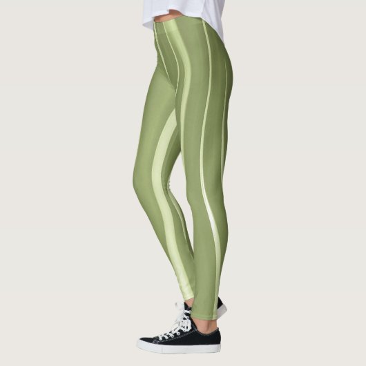 Groene achtergrond en witte golvende strepen leggings (Links)