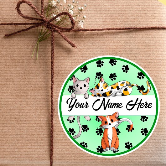 Groene achtergrond met Cute kittens Ronde Sticker