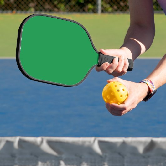 Groene Achtergrond met Witte Rand voor Modern Oost Pickleball Paddle (Insitu)