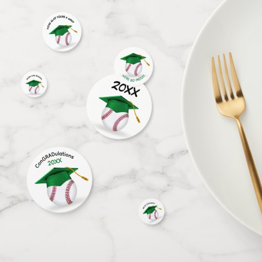 Groene afstudeerhoed op een honkbal confetti (Groep)