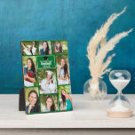 Groene Afstuderen Collage Afstuderen Foto Fotoplaat<br><div class="desc">Deze moderne groene senior afstuderen fotoplaquette bevat je favoriete 9 studentenfoto's. Dit afstudeerfeest decor beschikt over stijlvolle witte typografie van uw middelbare school of hogeschool naam voor de klas van 2025. Pas dit souvenir cadeau aan met je afstudeerjaar onder het pet van het zwarte afstudeerder. Het beschikt over 2 horizontale...</div>