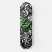 Groene Alien met Degeneratieve Lijnen Achtergrond Persoonlijk Skateboard (Voorkant)
