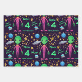 Groene Alien UFO toevoegen Naam Fijne verjaardag Inpakpapier Vel (Voorkant)