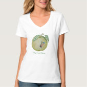 Groene appel met grappige magneet in pet illustrat t-shirt (Voorkant)