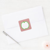 Groene appel met rood en wit check patroon. vierkante sticker (Envelop)