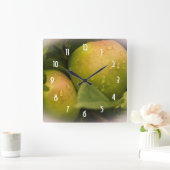 Groene appels, vers, met een dunne rand vierkante klok (Huis)