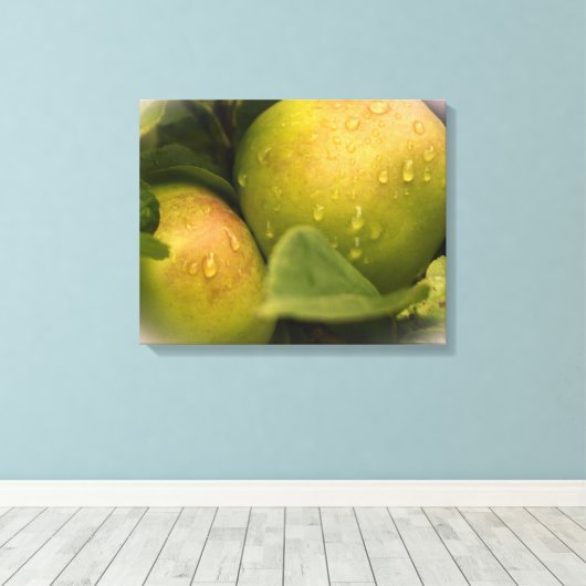 Groene appels, vers, met waterdruppels canvas afdruk (Insitu (Houten vloer))