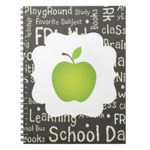 Groene Apple op achtergrond van Chalkboard Notitieboek
