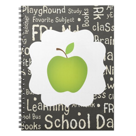 Groene Apple op achtergrond van Chalkboard Notitieboek (Voorkant)