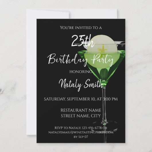 Groene appletini cocktail met plakje appel kaart (Voorkant)